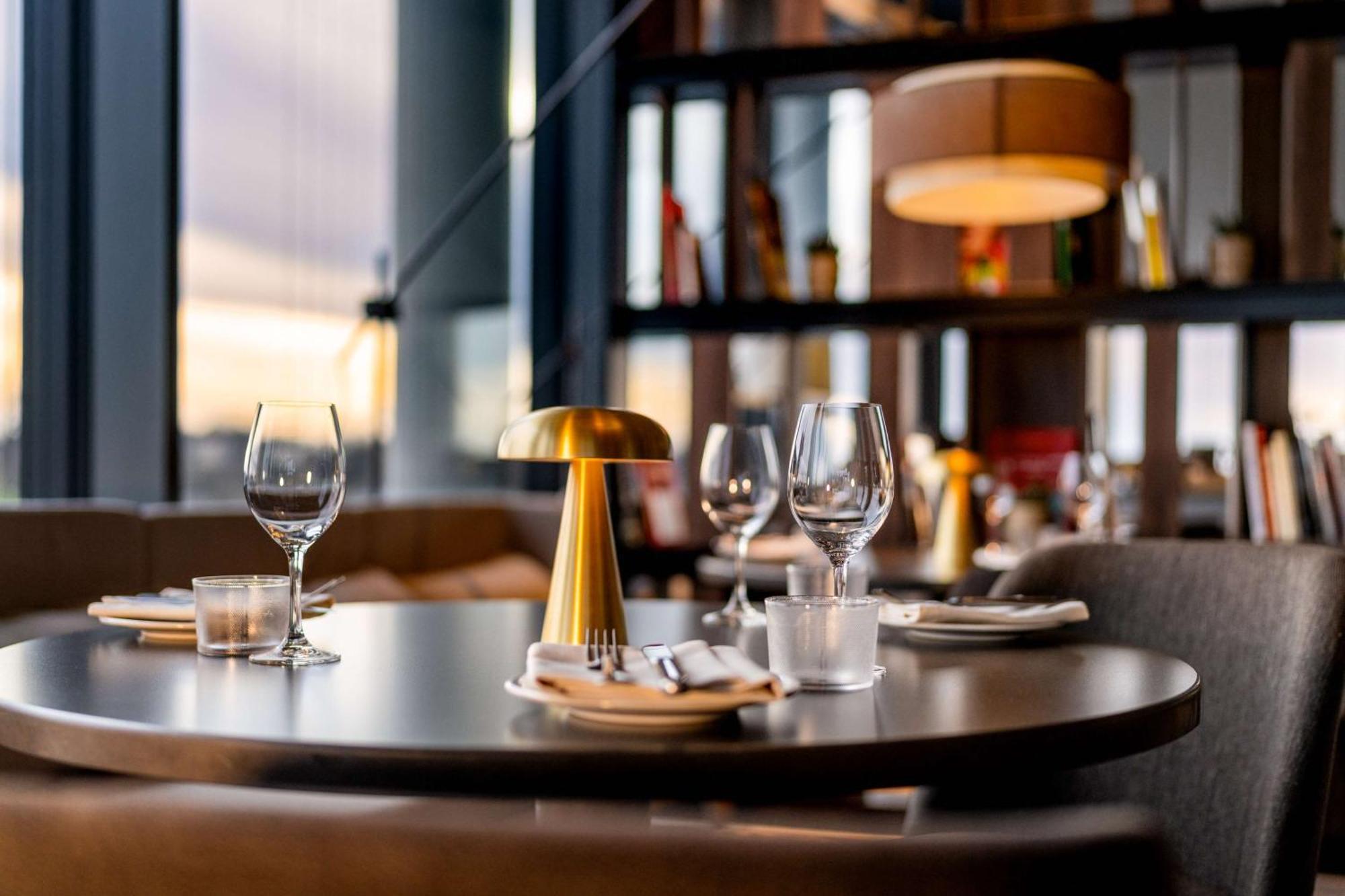 Radisson Blu Hotel At Porsche Design Tower Stuttgart Zewnętrze zdjęcie